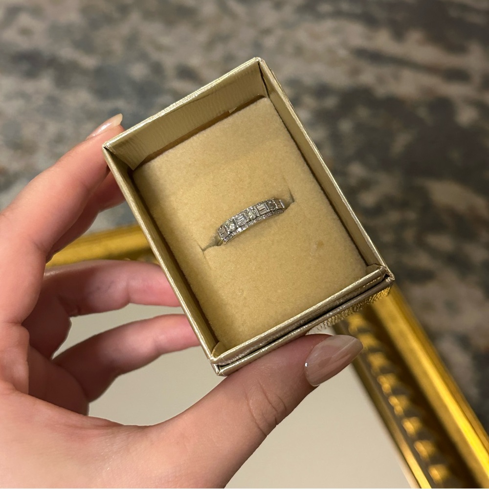 JTV Ring + Box